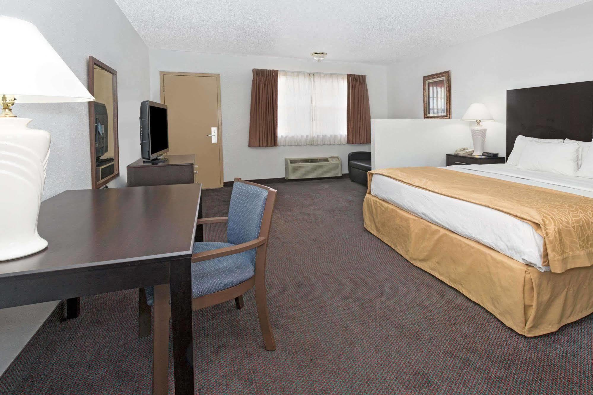 Hotel Days & By Wyndham Santa Rosa, Nm