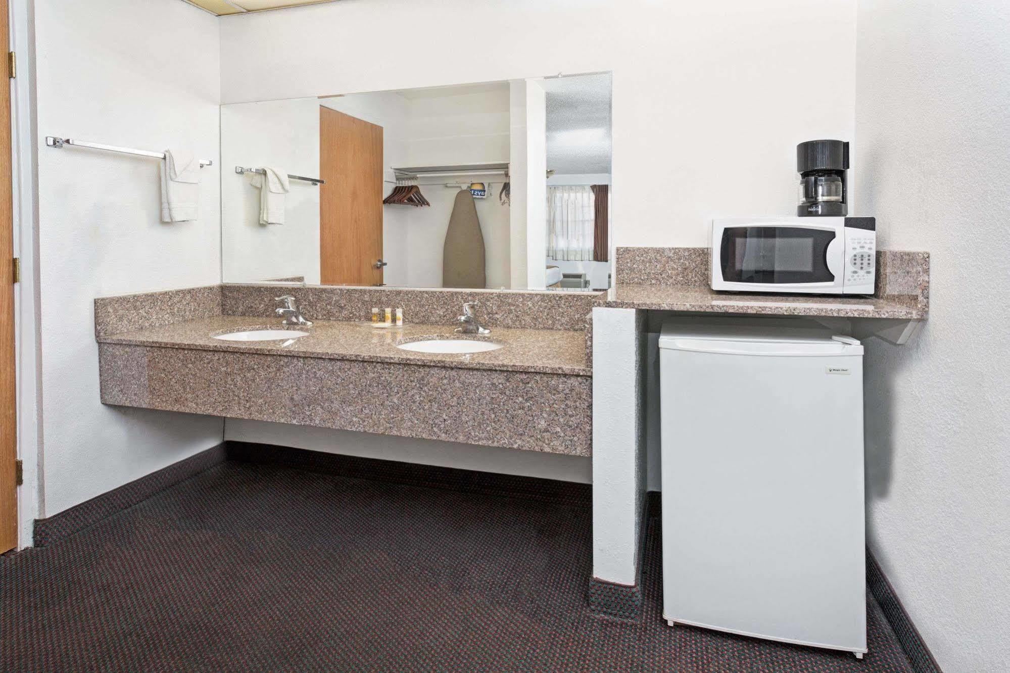 Days & By Wyndham Santa Rosa, Nm Hotel 2*